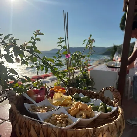 Sarina & Club Ξενοδοχείο 3*